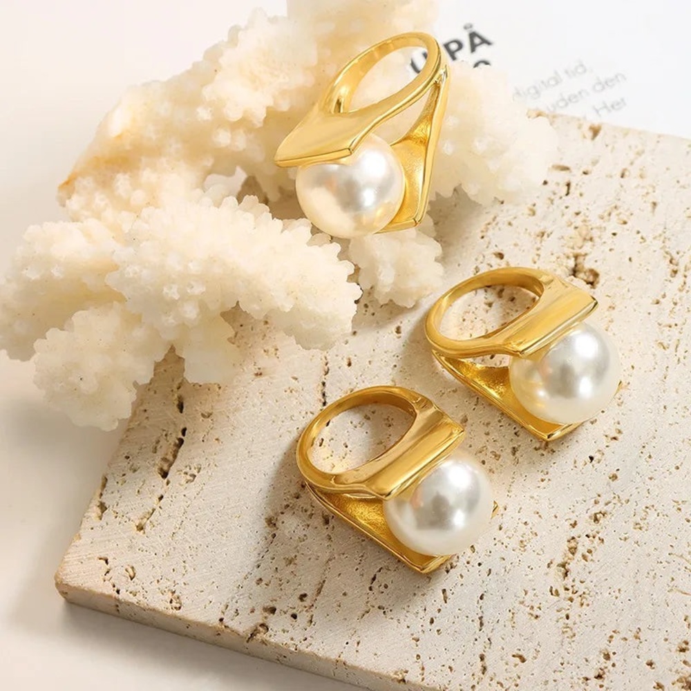 Stainless Steel ring with pearl